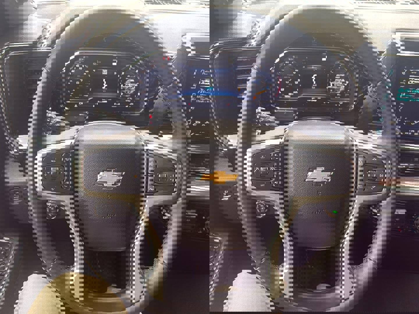 Used 2025 Chevrolet Silverado 2500 LT w/ Convenience Package image 19