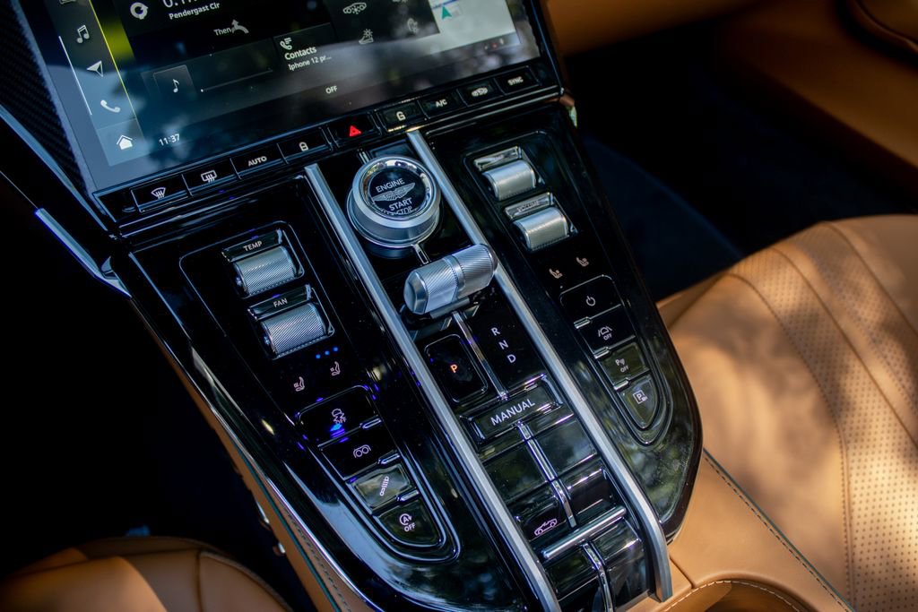 Used 2026 Aston Martin V8 Vantage Coupe image 18