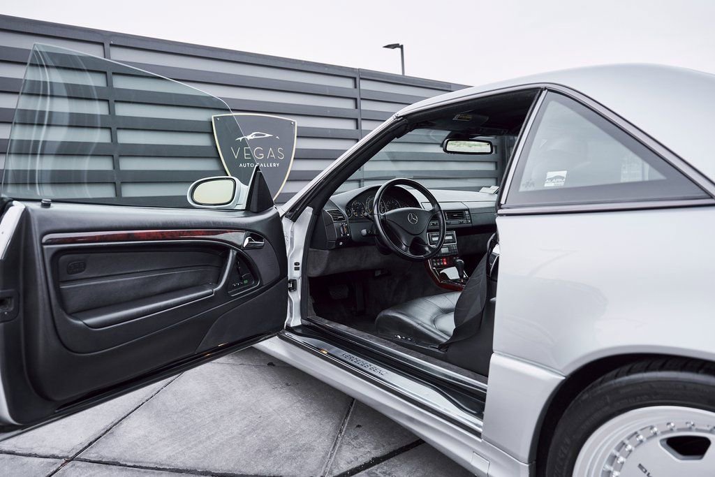 Used 2002 Mercedes-Benz SL 500 w/ SL2 Option Pkg image 25