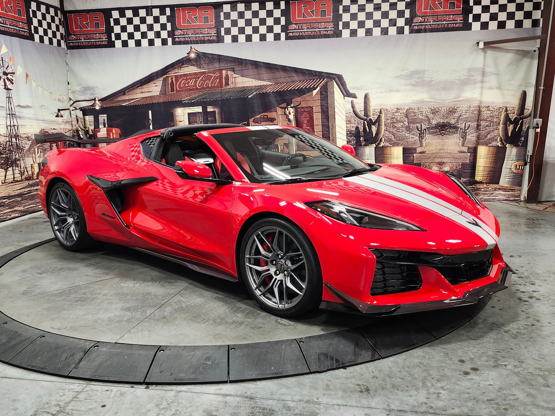 Used 2023 Chevrolet Corvette Z06 w/ Z07 Performance Package RWD image 1