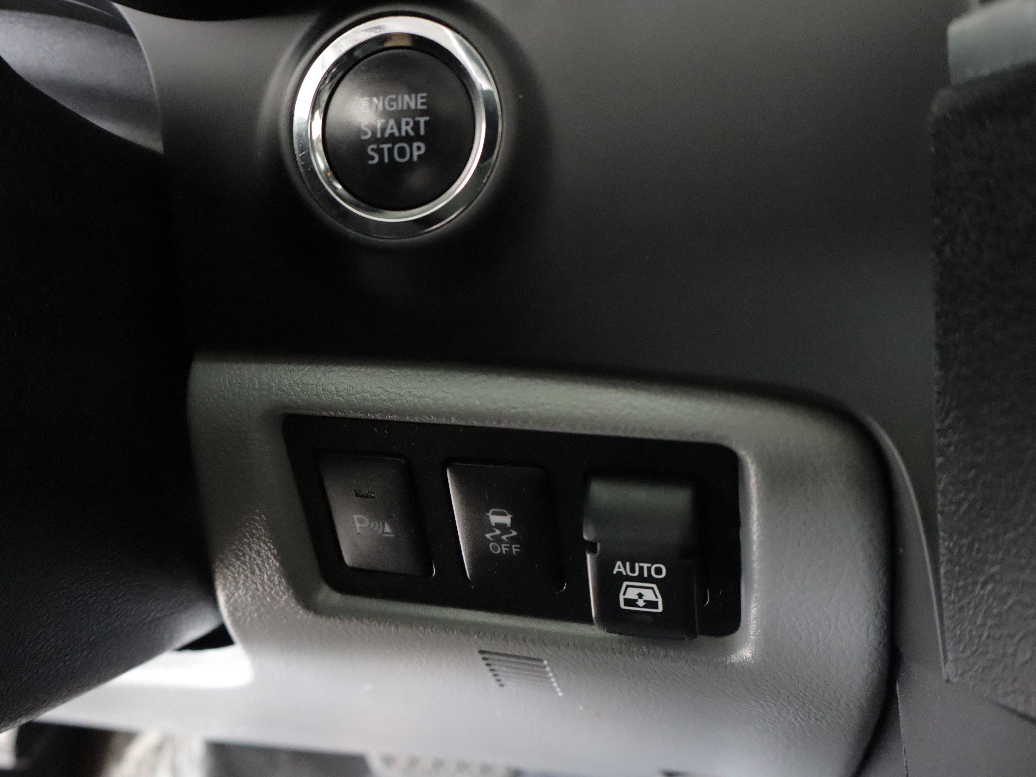 Used 2021 Toyota Sequoia Limited w/ Safety & Convenience Package AWD/4WD image 19