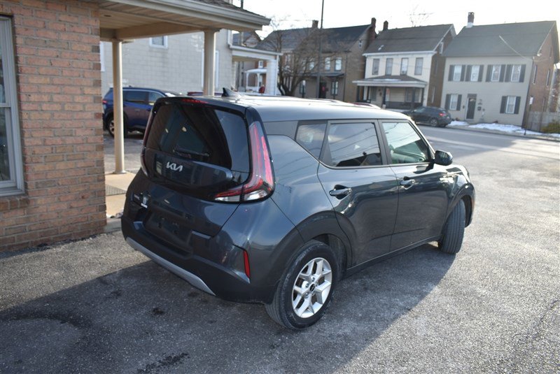 Used 2023 Kia Soul LX w/ LX Technology Package image 3