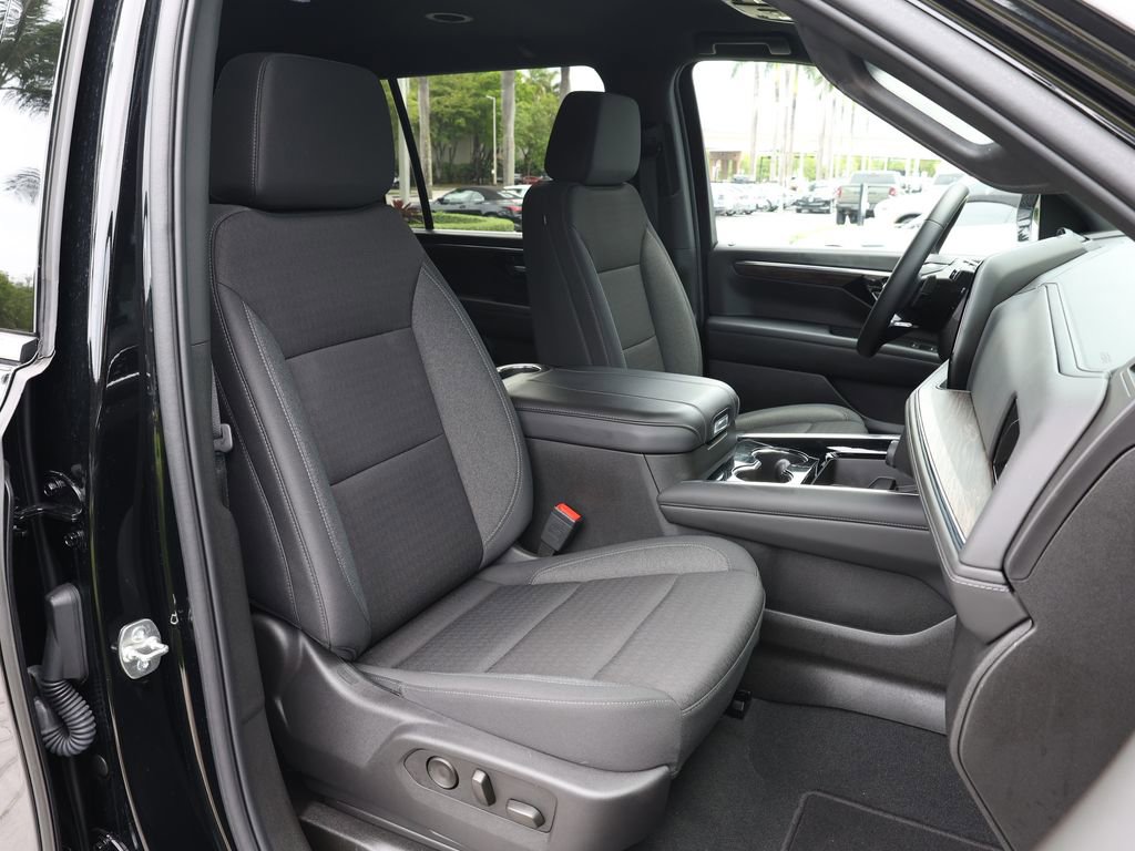 Used 2025 Chevrolet Suburban LS RWD image 20