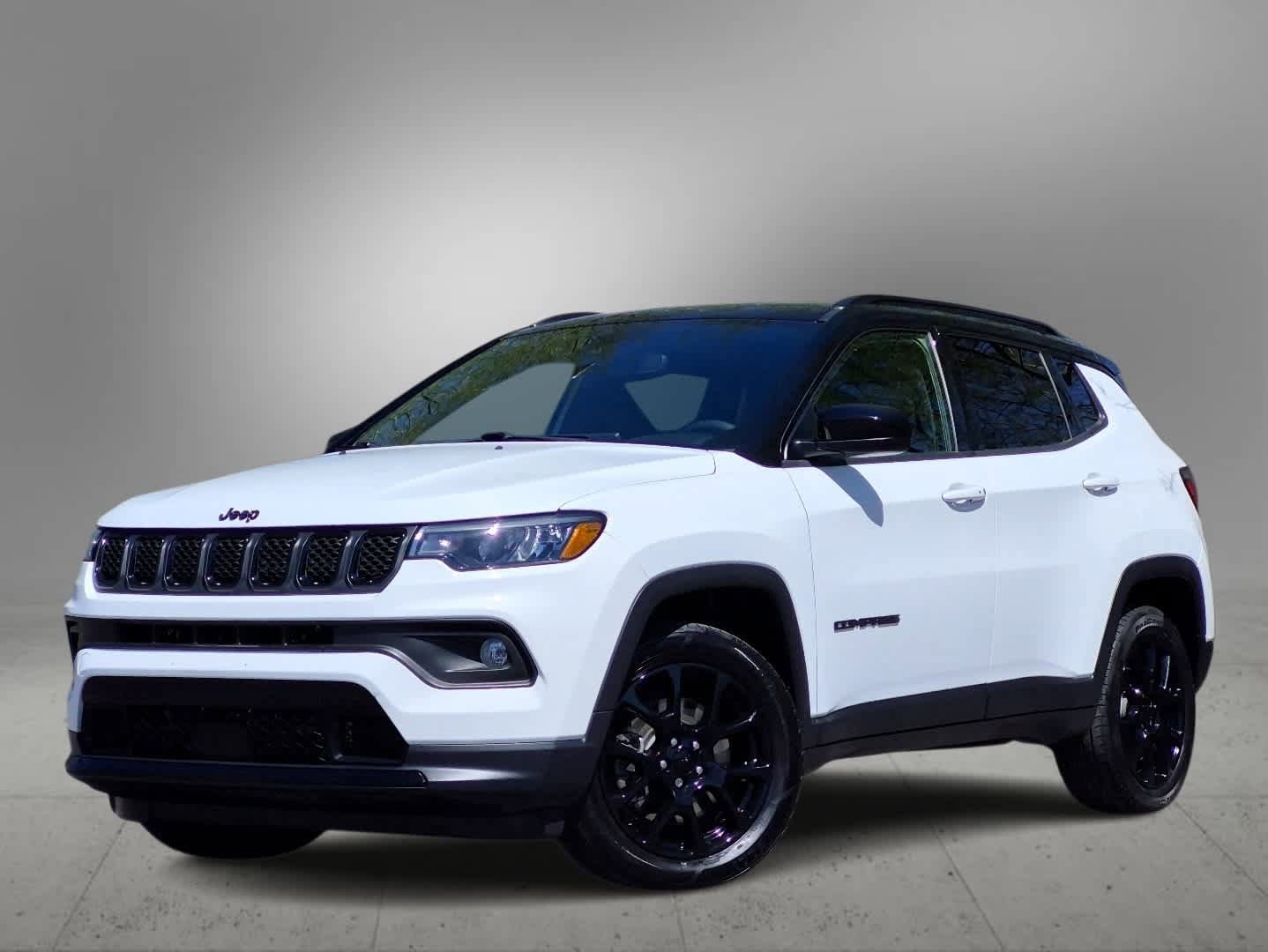 Used 2023 Jeep Compass Latitude AWD/4WD image 1