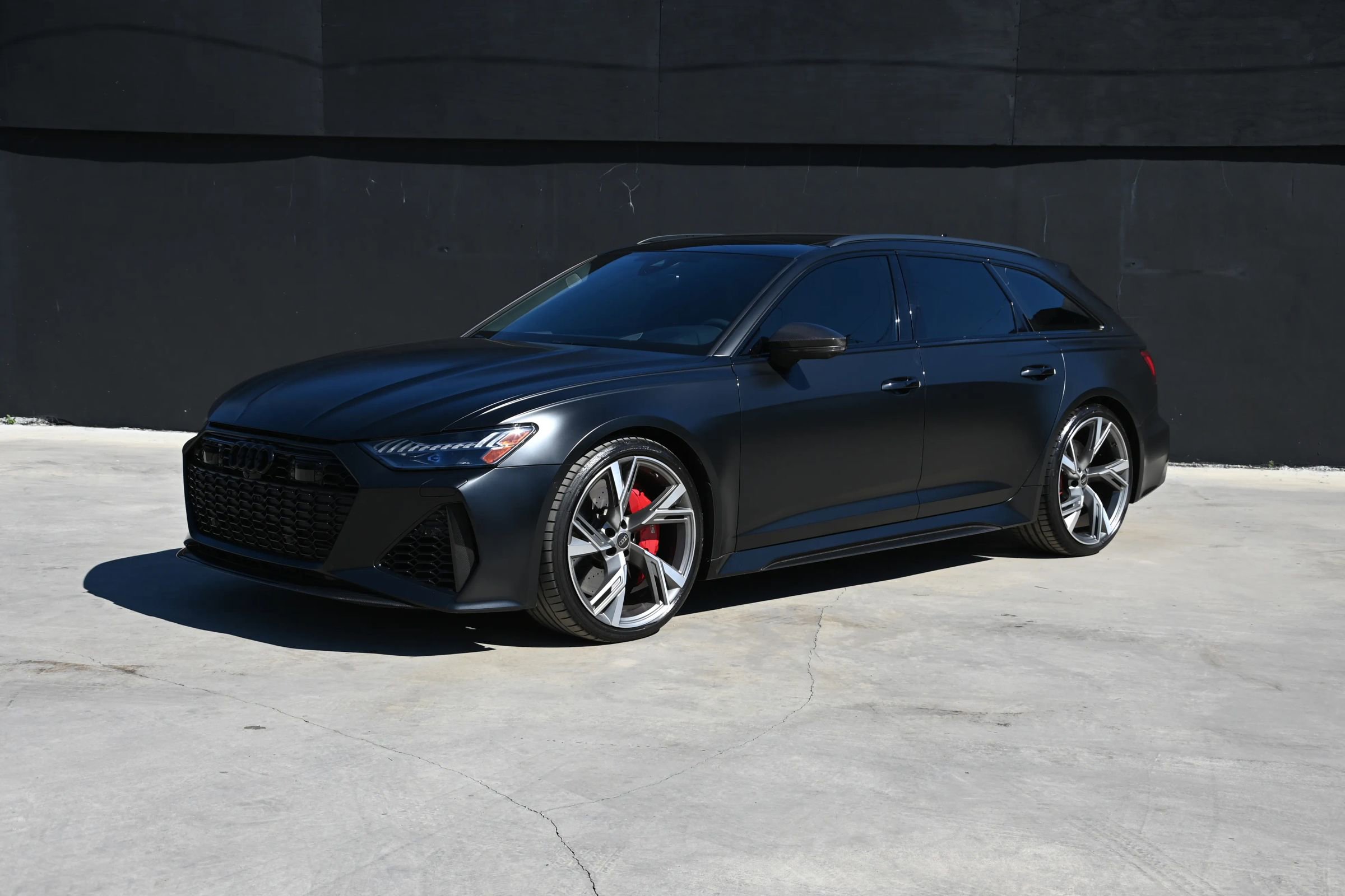 Used 2023 Audi RS 6 w/ Carbon Optic Package image 3