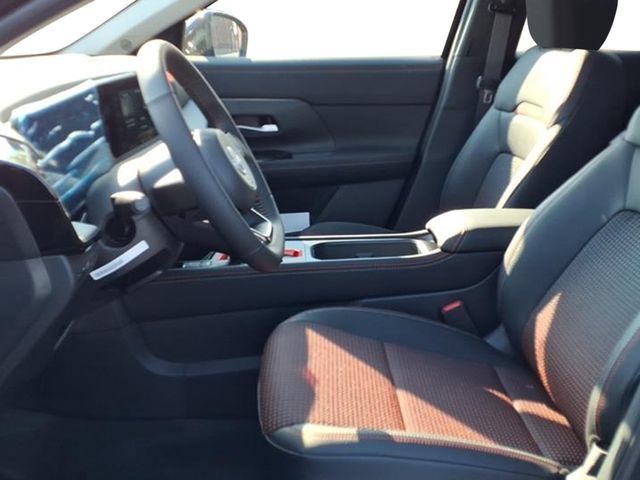 New 2026 Nissan Kicks SR w/ SR Premium Package AWD/4WD image 12