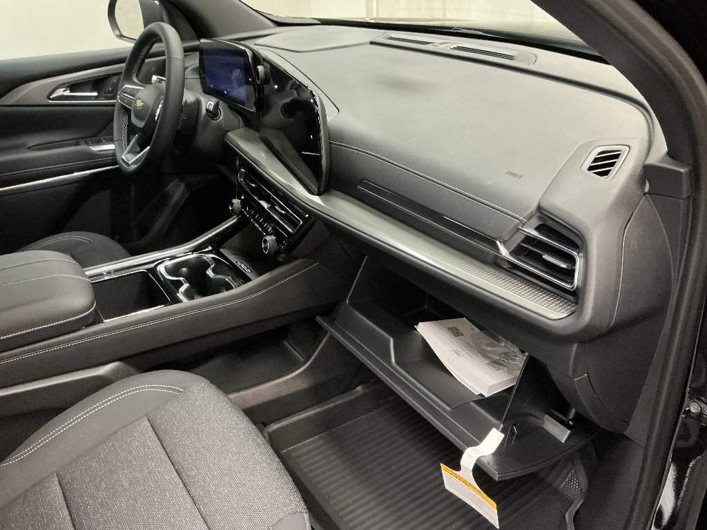 New 2026 Chevrolet Traverse LT w/ LPO, Floor Liner Package FWD image 33