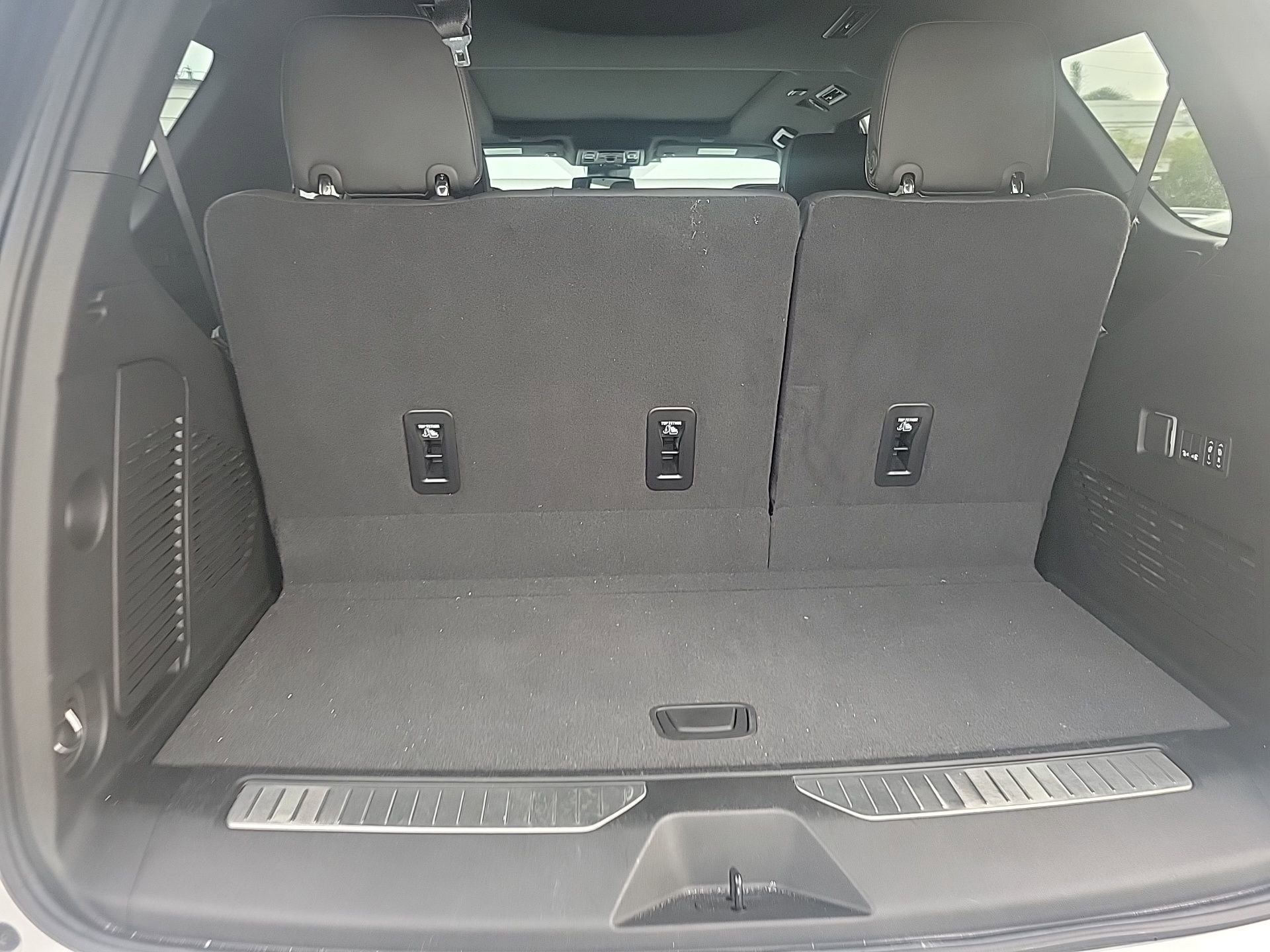 Used 2024 GMC Yukon AT4 w/ Technology Package image 24