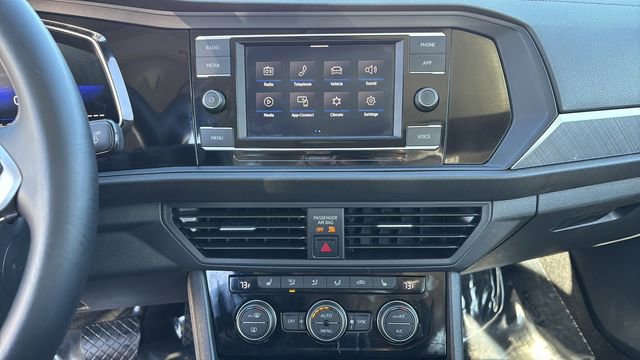 Used 2023 Volkswagen Jetta SE image 25