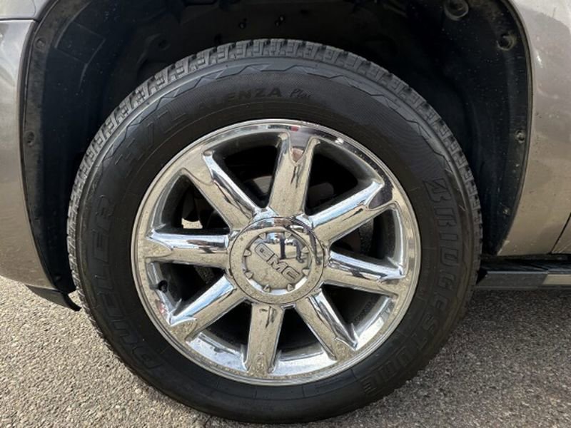 Used 2011 GMC Yukon XL Denali image 27