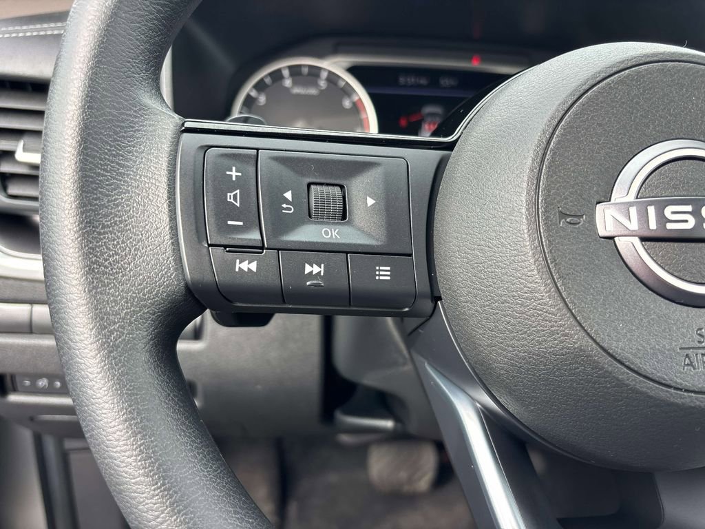 Used 2023 Nissan Rogue SV image 16