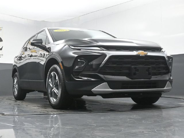 Used 2024 Chevrolet Blazer LT FWD image 3