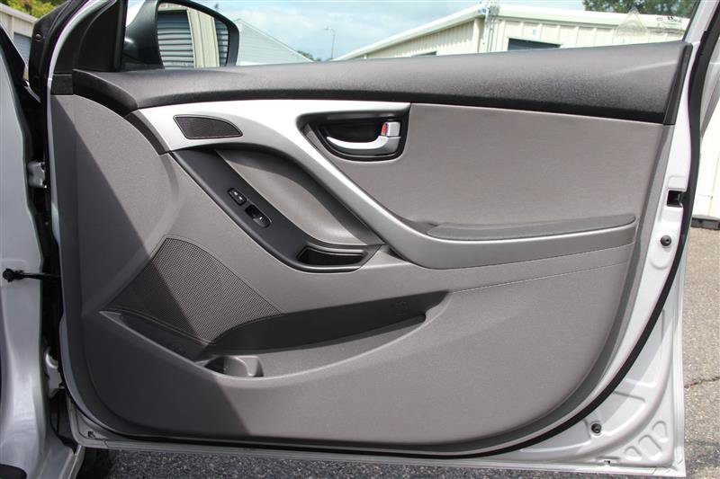 Used 2015 Hyundai Elantra Limited w/ Option Group 05 FWD image 18