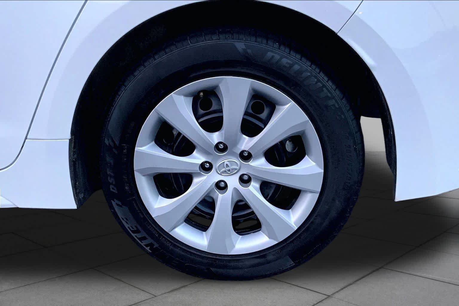Used 2024 Toyota Corolla LE FWD image 10