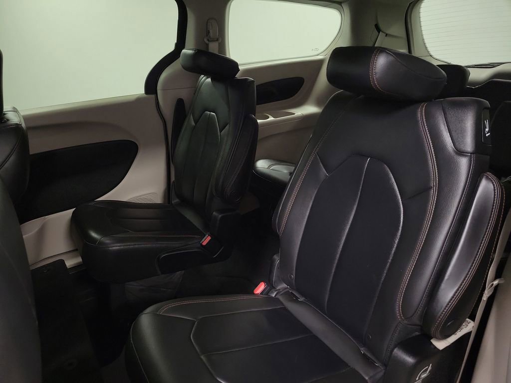 Used 2017 Chrysler Pacifica Touring-L w/ Tire & Wheel Group image 22