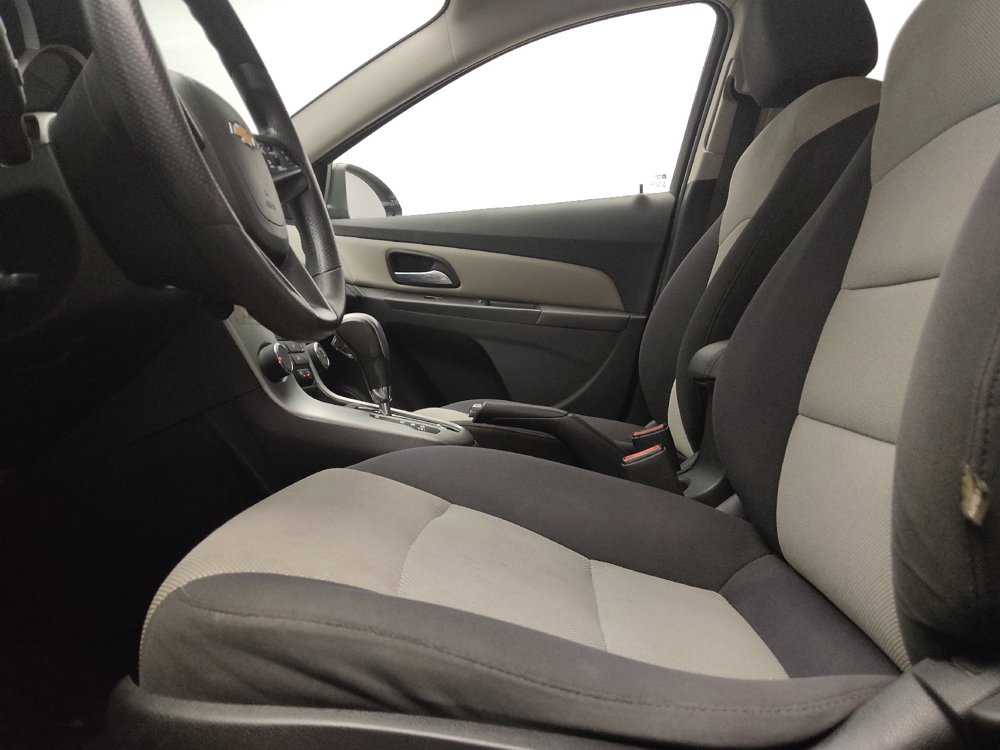 Used 2015 Chevrolet Cruze LS FWD image 17