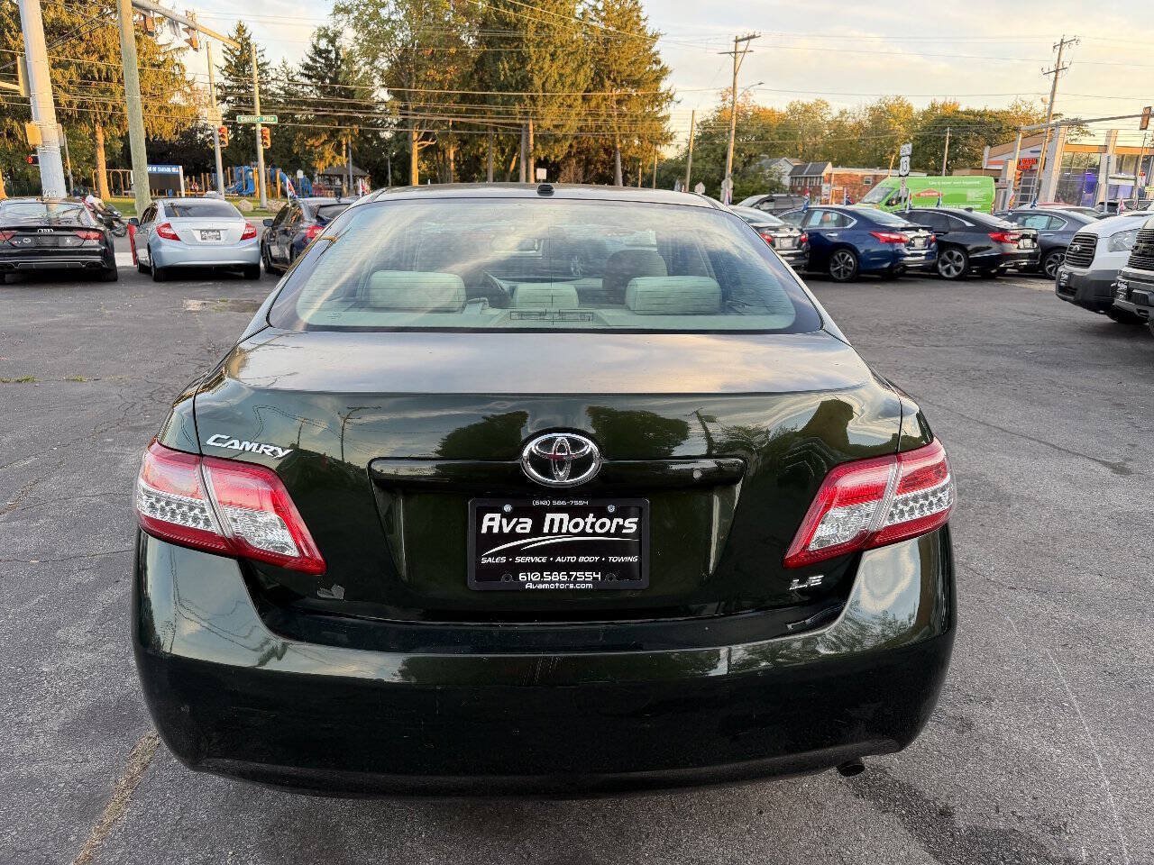 Used 2011 Toyota Camry LE FWD image 4