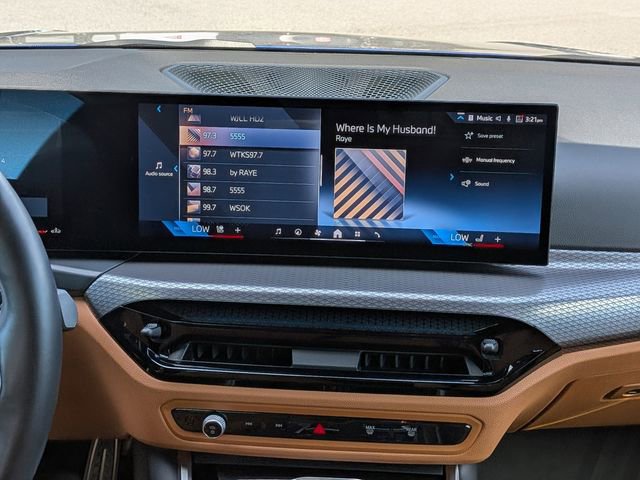 Used 2025 BMW 330i Sedan w/ M Sport Package RWD image 18