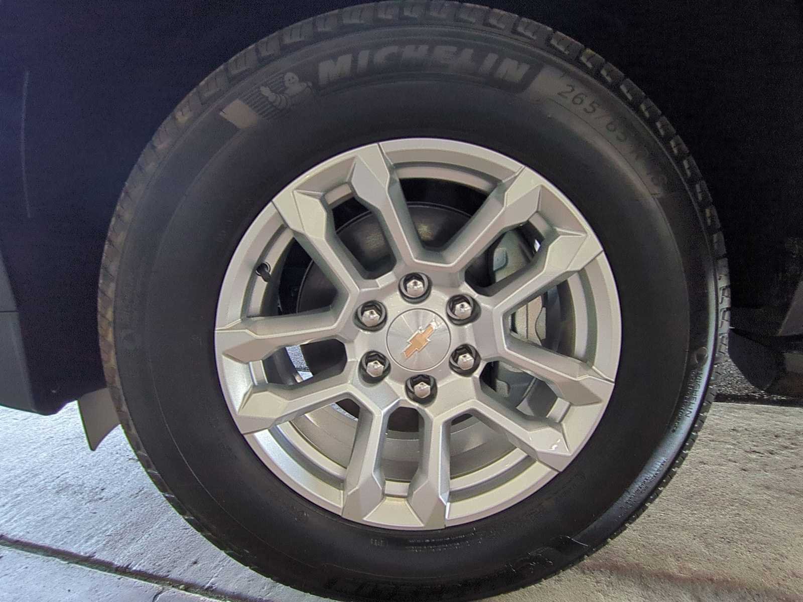 New 2026 Chevrolet Suburban LT RWD image 29