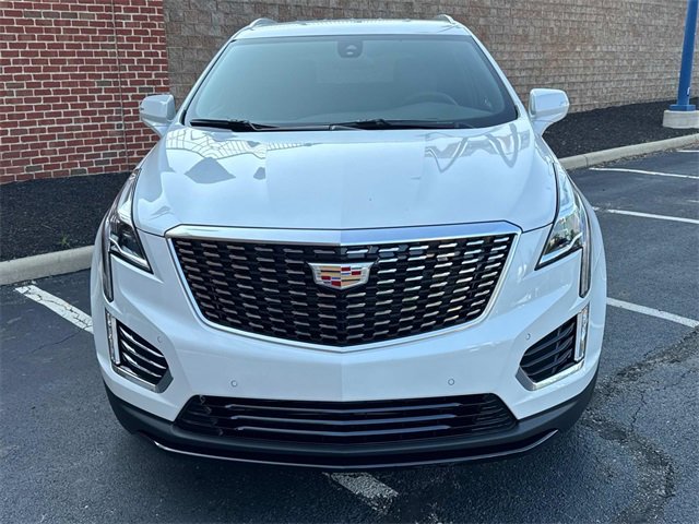 New 2025 Cadillac XT5 Luxury image 2