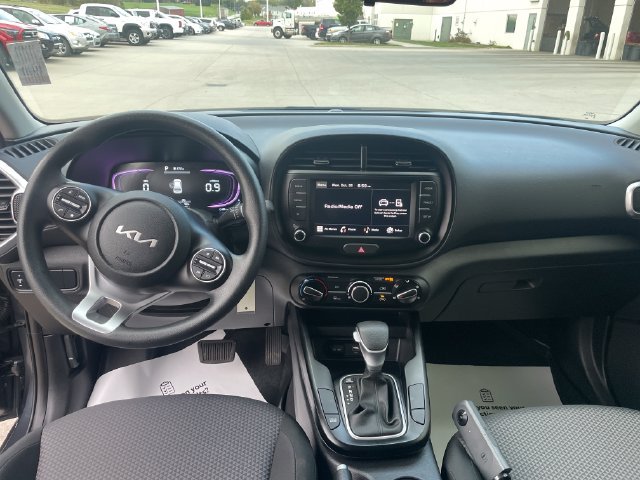 Used 2025 Kia Soul LX w/ LX Technology Package FWD image 22