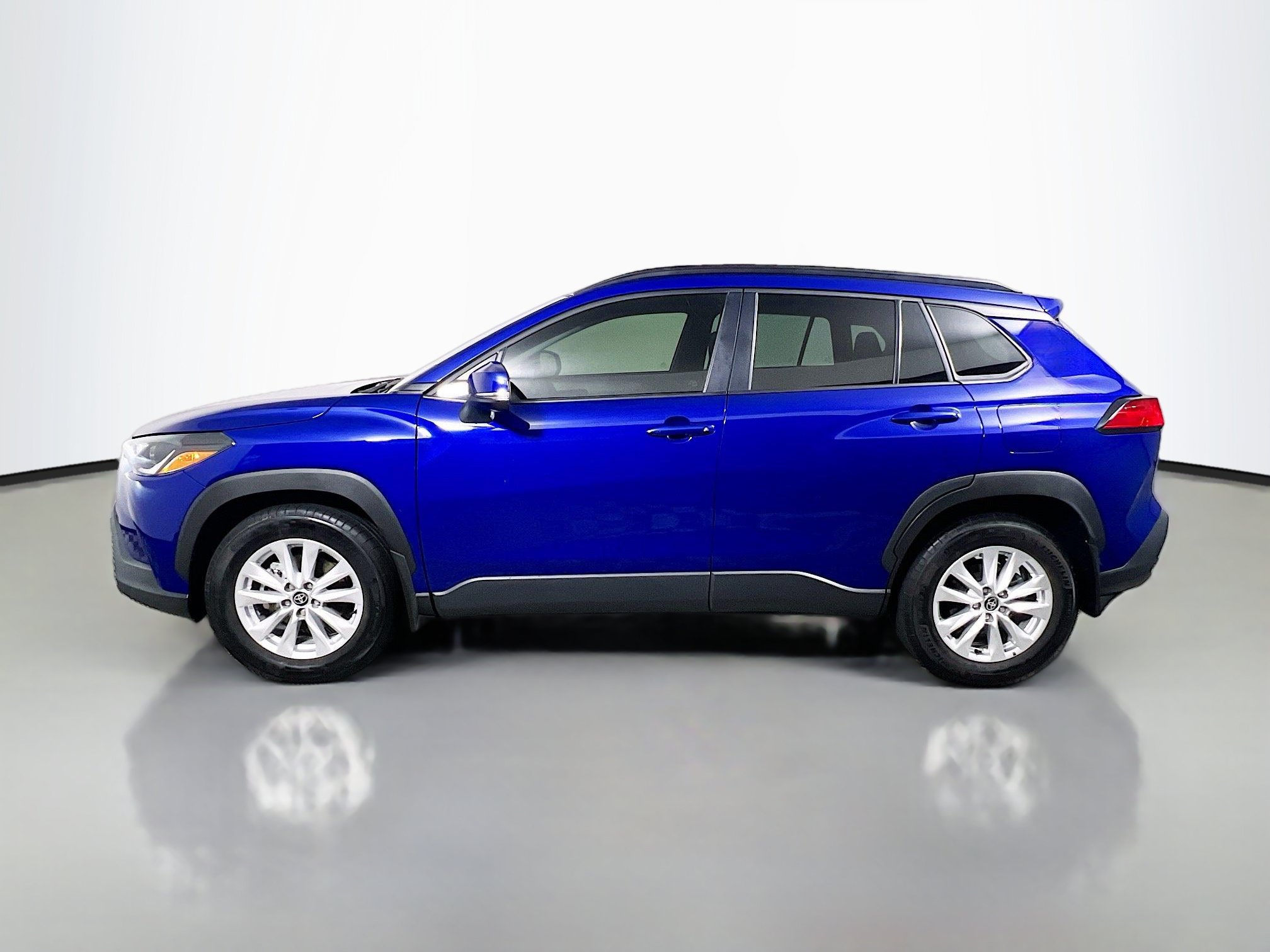 Used 2024 Toyota Corolla Cross LE FWD image 9