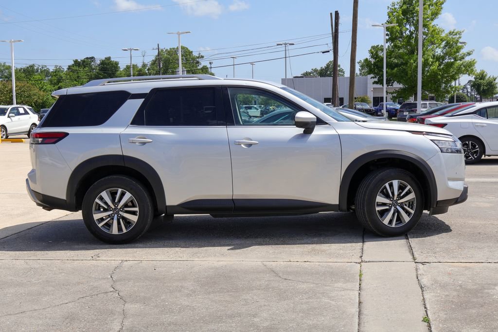 Used 2025 Nissan Pathfinder SL AWD/4WD image 22
