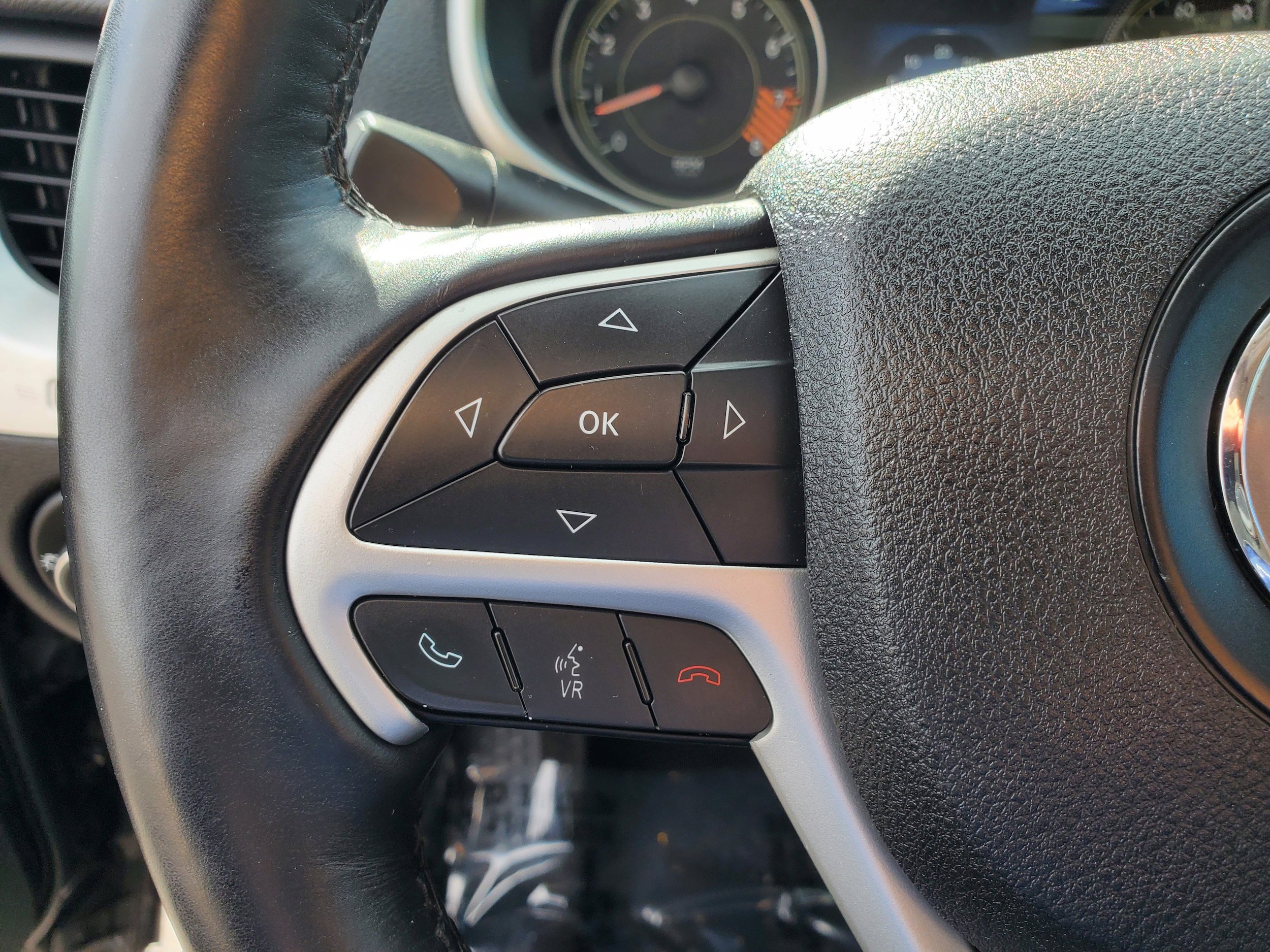 Used 2014 Jeep Cherokee Trailhawk AWD/4WD image 17