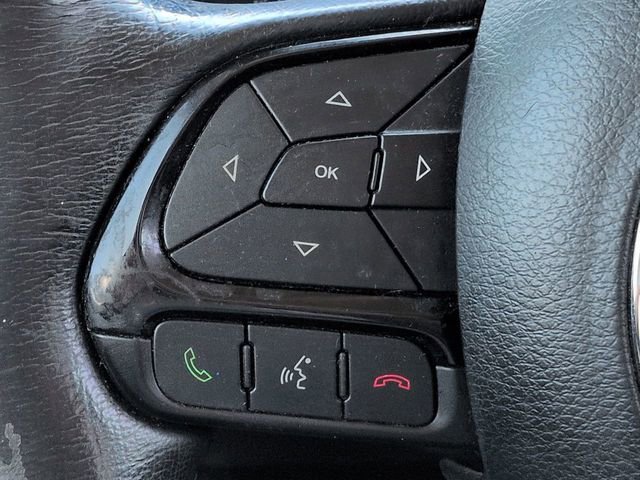 Used 2017 Jeep Renegade Altitude FWD image 24