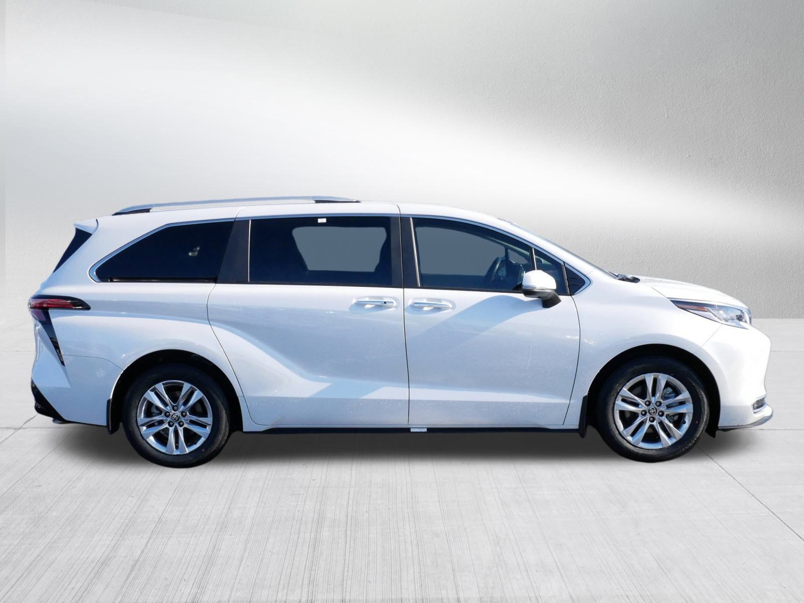 Certified 2024 Toyota Sienna Limited FWD image 8