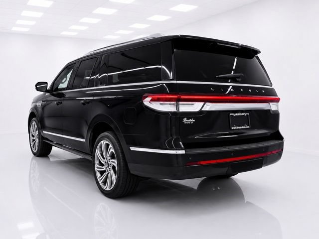 Used 2022 Lincoln Navigator L Reserve AWD/4WD image 4