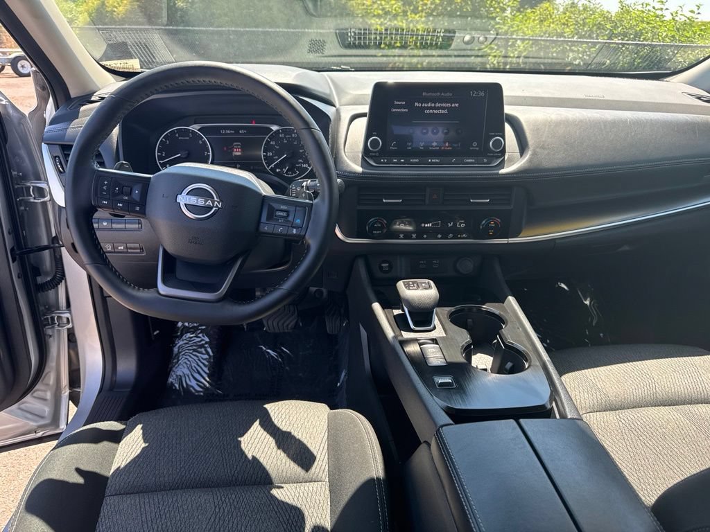 Used 2025 Nissan Rogue SV FWD image 12