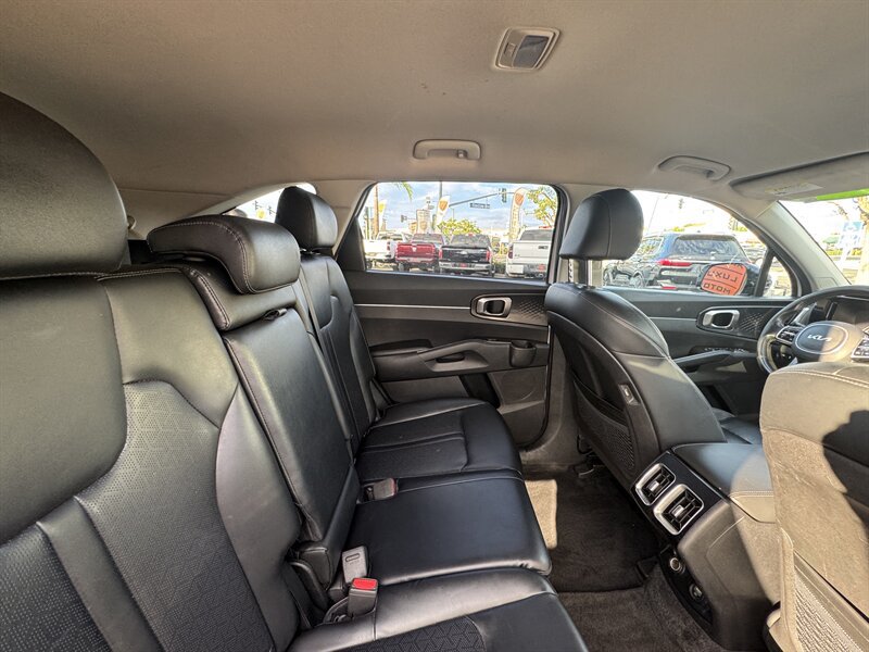Used 2023 Kia Sorento S FWD image 39