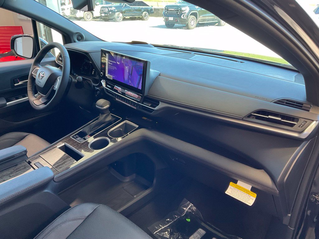 New 2026 Toyota Sienna Platinum AWD/4WD image 14