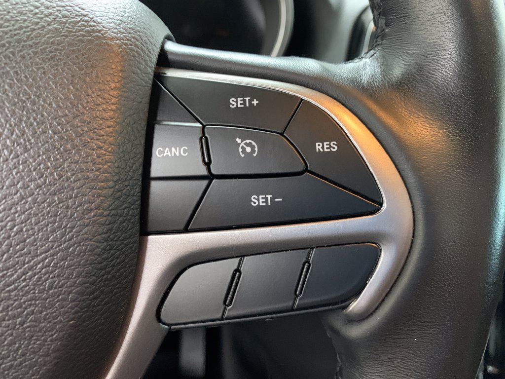 Used 2019 Jeep Grand Cherokee Altitude AWD/4WD image 14