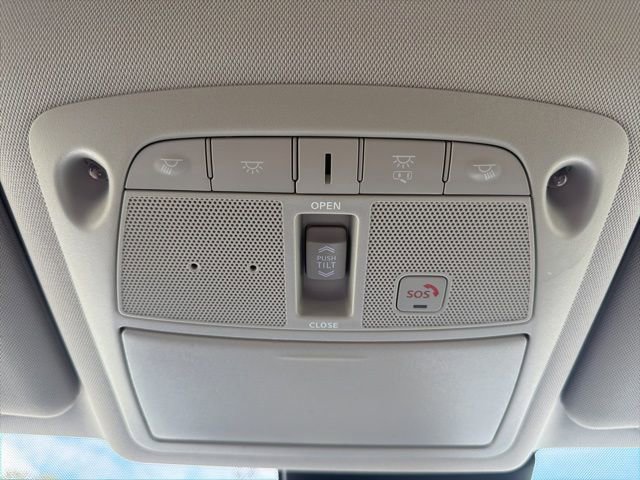 Used 2018 Nissan Rogue SL w/ Premium Package image 28