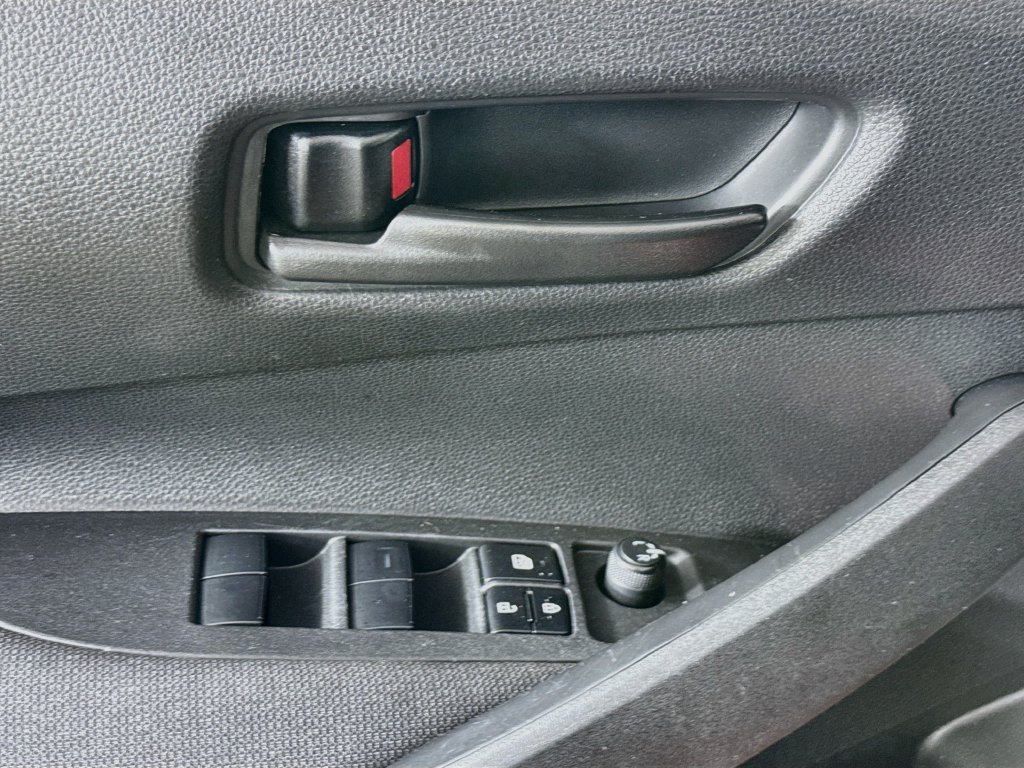 Used 2022 Toyota Corolla LE FWD image 18