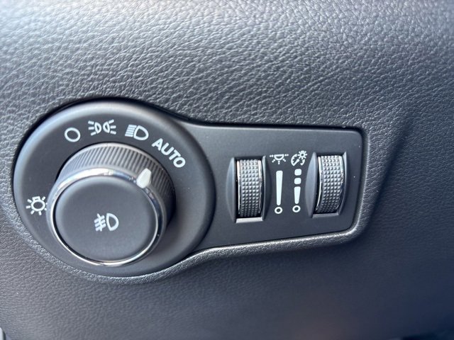 New 2025 Jeep Compass Limited w/ Sun & Sound Group image 7