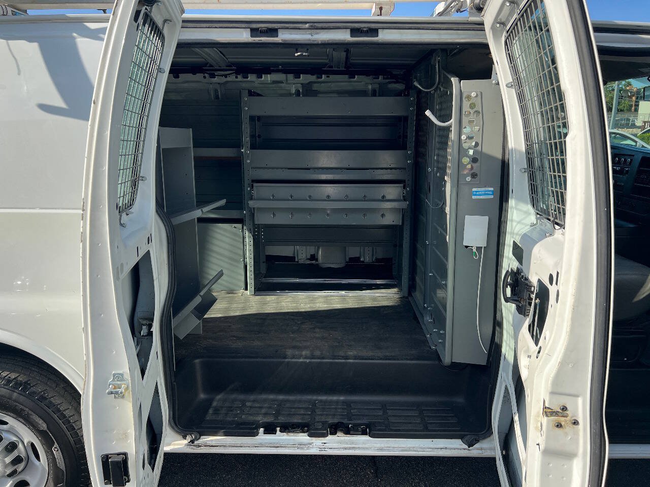 Used 2014 Chevrolet Express 2500 w/ Cold Climate Package RWD image 23