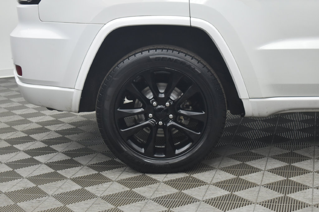 Used 2020 Jeep Grand Cherokee Altitude AWD/4WD image 27