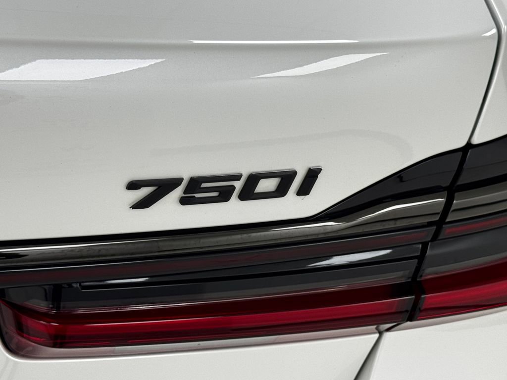 Used 2022 BMW 750i xDrive w/ Autobahn Package image 42