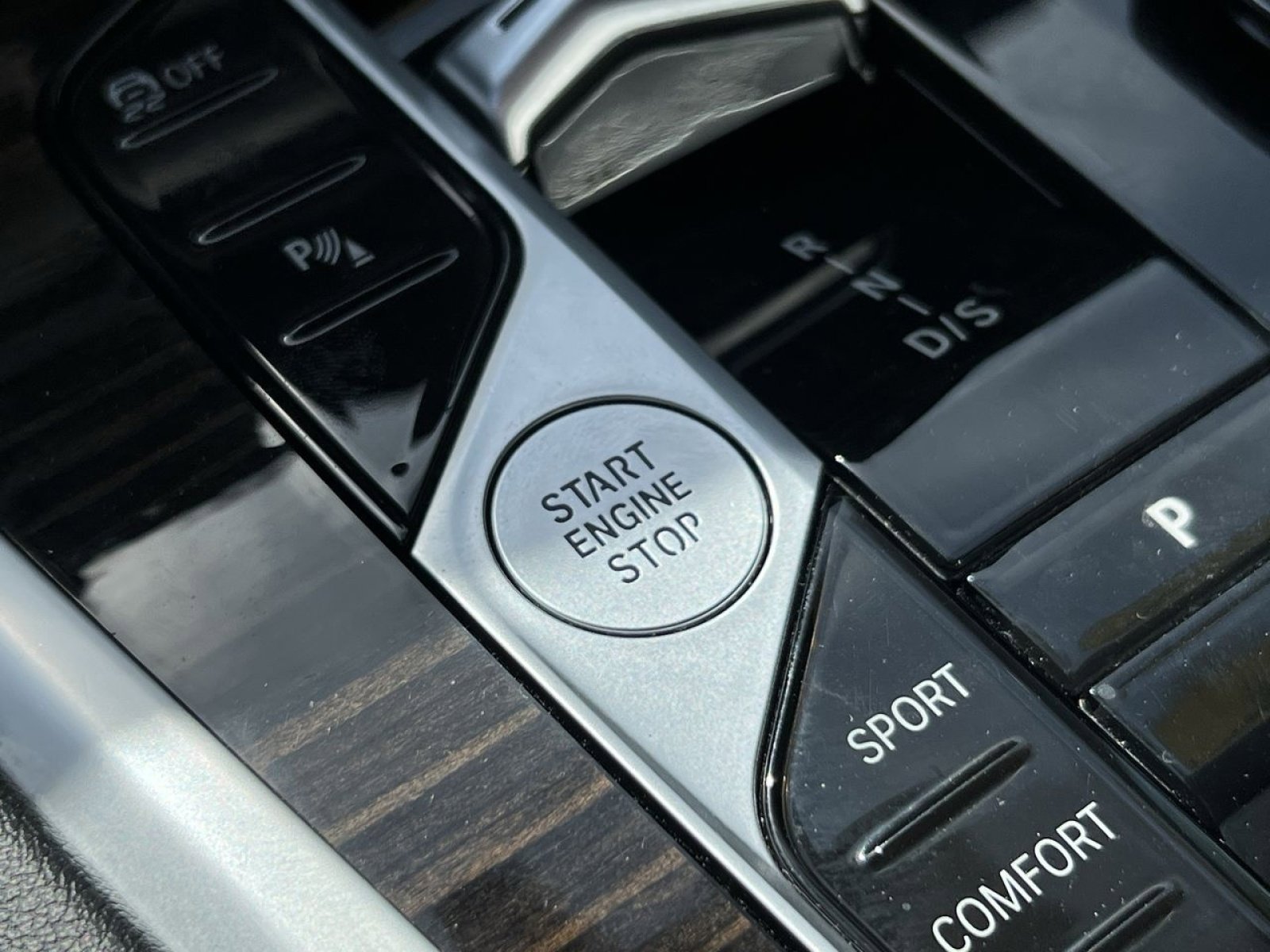 Used 2024 BMW X6 xDrive40i w/ Premium Package image 31