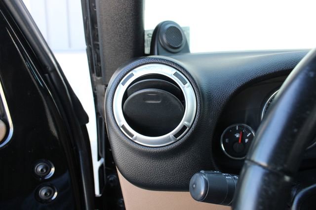 Used 2012 Jeep Wrangler Sahara w/ Connectivity Group AWD/4WD image 7