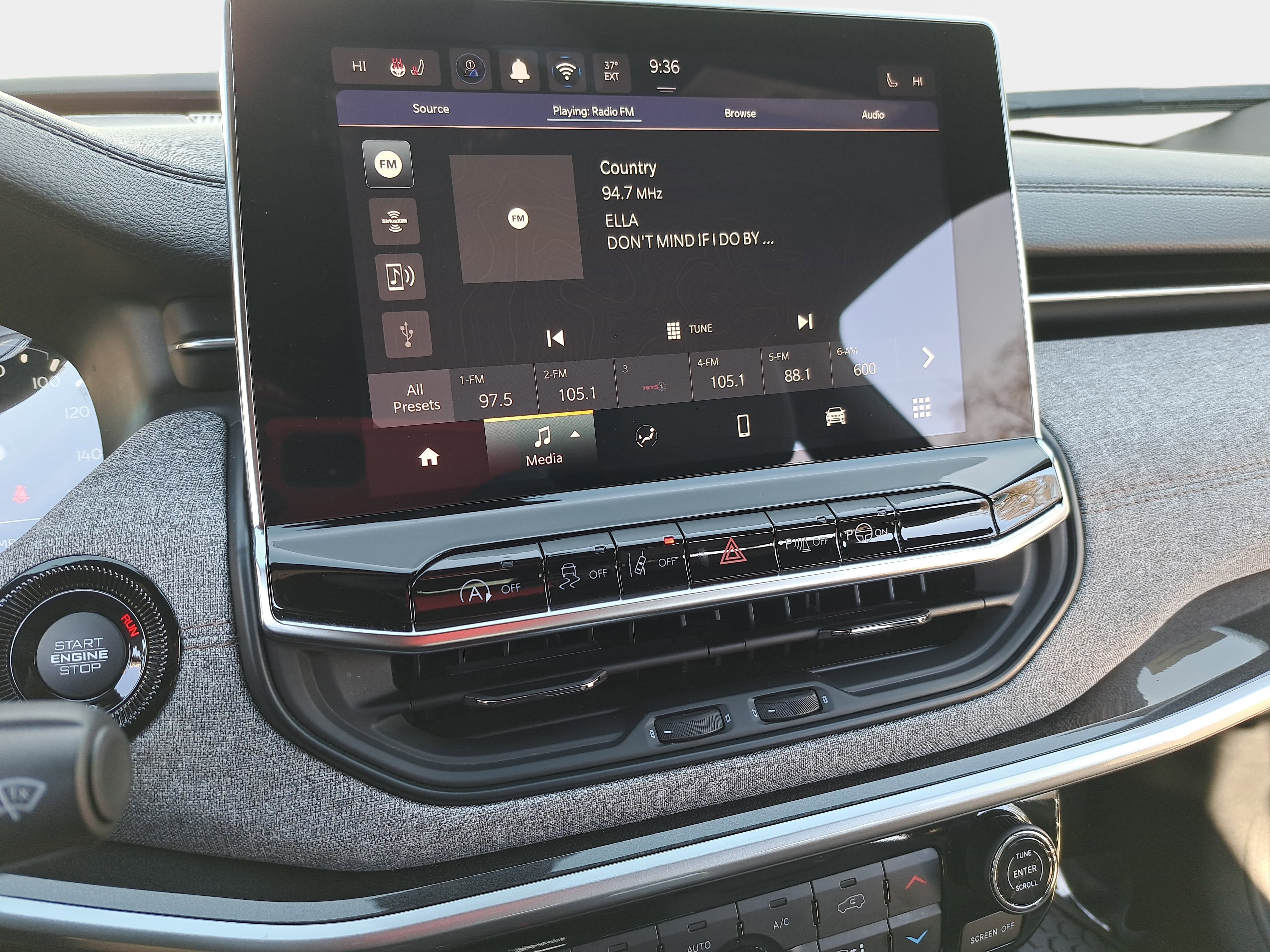 Used 2024 Jeep Compass Latitude image 21