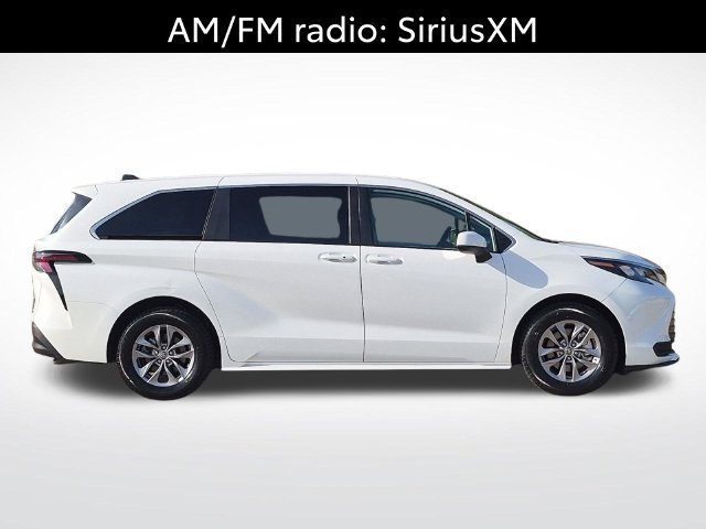 Certified 2025 Toyota Sienna LE FWD image 4