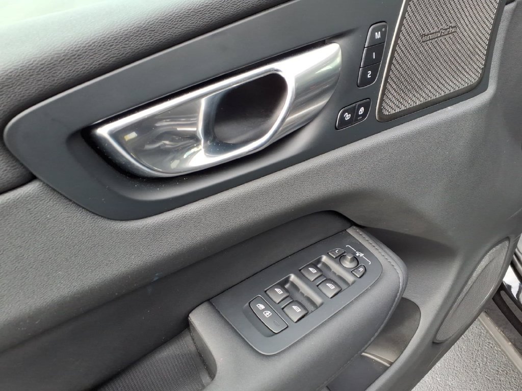 Certified 2026 Volvo XC60 B5 Ultra AWD/4WD image 9