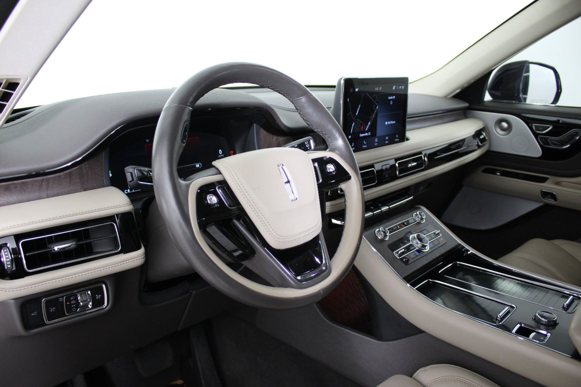 Used 2023 Lincoln Aviator Reserve w/ Equipment Group 201A image 4