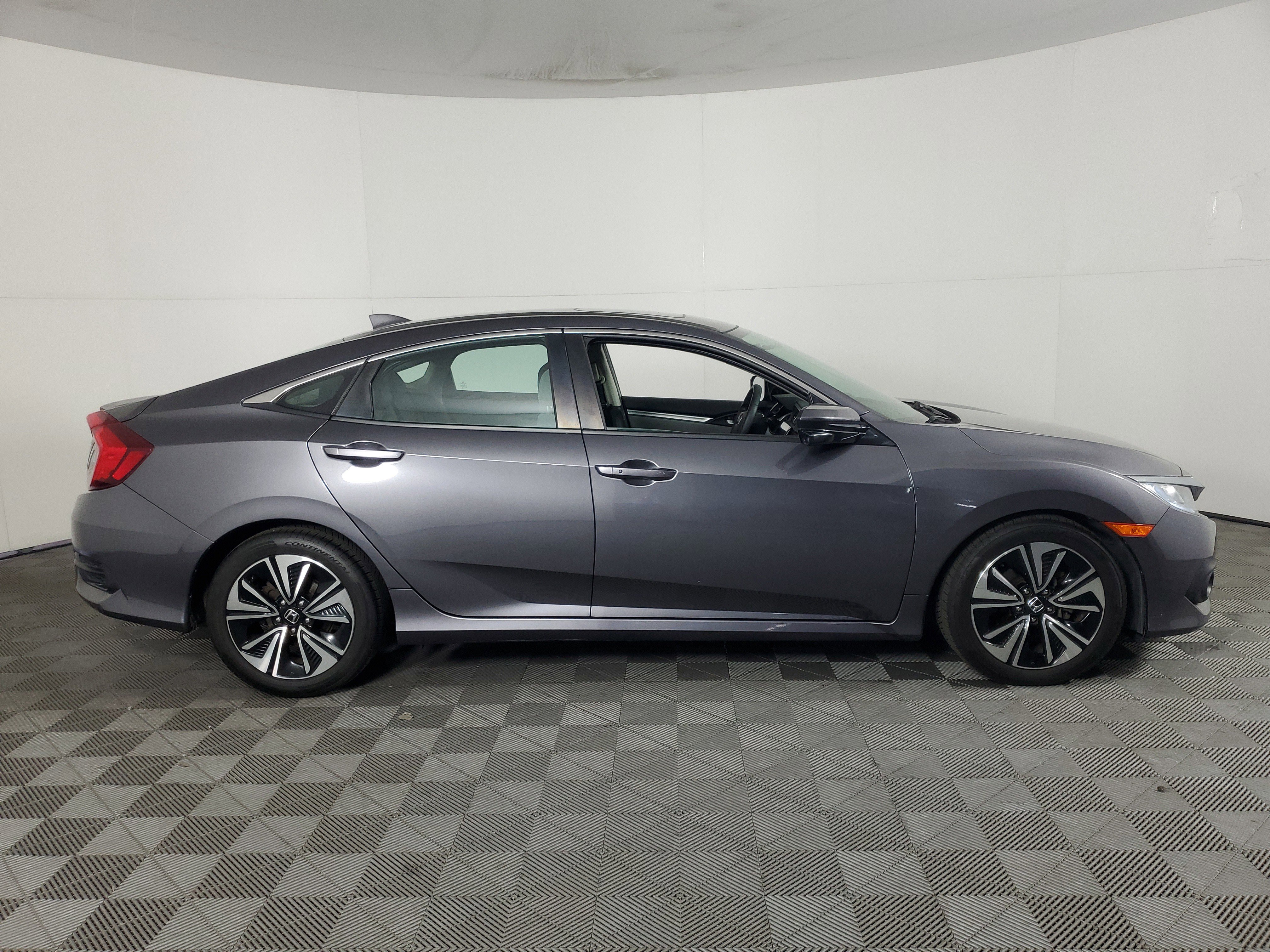 Used 2016 Honda Civic EX-T image 3