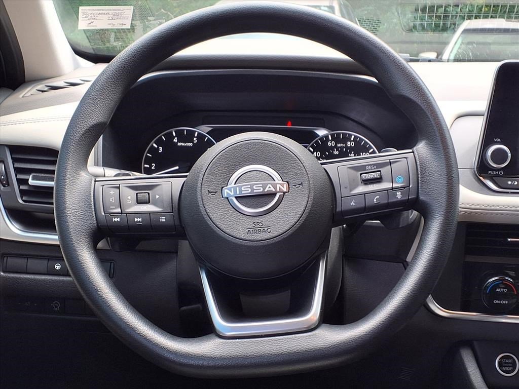 Used 2023 Nissan Rogue SV image 9