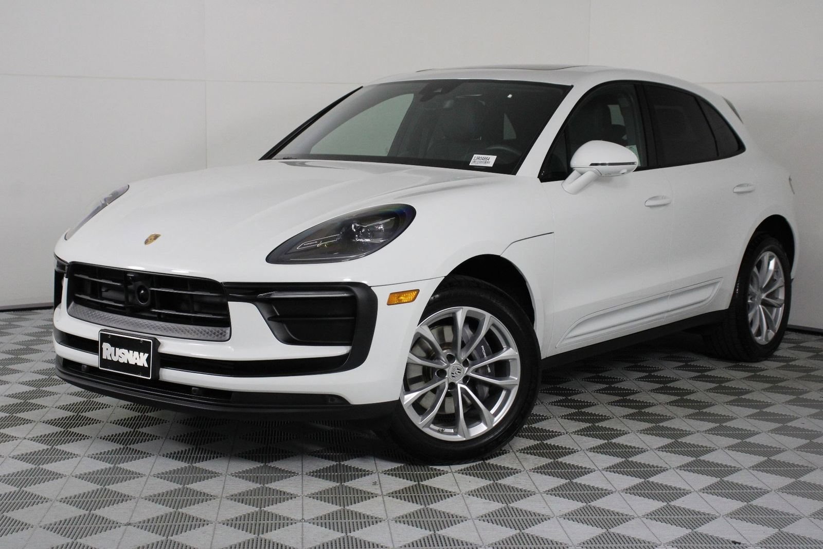 Certified 2026 Porsche Macan AWD/4WD image 35